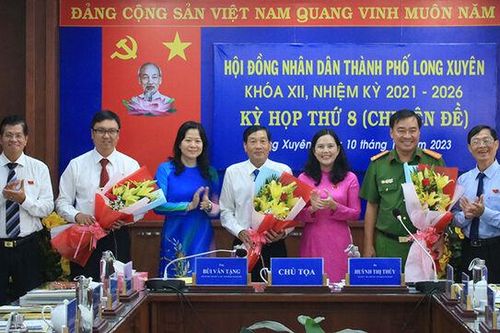 Miễn nhiệm, bầu bổ sung Ủy viên UBND TP. Long Xuyên