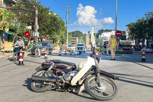 Tai nạn giao thông khiến 2 người nhập viện
