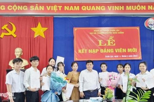 Đảng bộ huyện Xuân Lộc: Nỗ lực trong kết nạp đảng viên mới