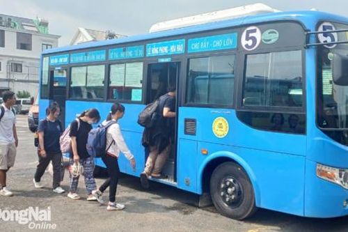 Thay 'áo mới' cho xe buýt