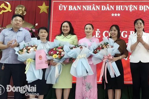 Định Quán công bố các quyết định về công tác cán bộ