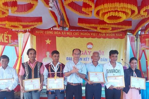 Trưởng Ban Nội chính Tỉnh ủy Võ Thanh Hùng dự Ngày hội Đại đoàn kết tại thôn Plei Du, xã Chư Răng