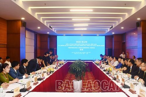Hội đàm giữa UBND tỉnh Lào Cai (Việt Nam) và Chính quyền nhân dân châu Hồng Hà, tỉnh Vân Nam (Trung Quốc)
