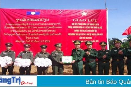 Ấm áp tình quân dân biên giới Việt - Lào