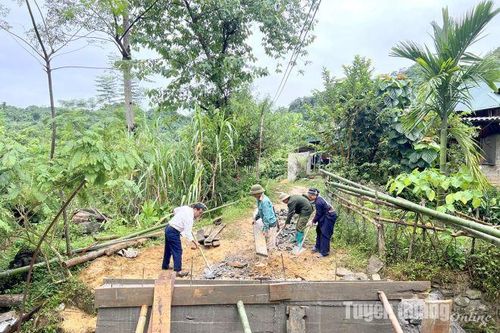Chuyện làm đường ở Nà Tang