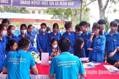 Hàm Yên trên 1.200 người được tư vấn định hướng nghề nghiệp, kết nối giới thiệu việc làm