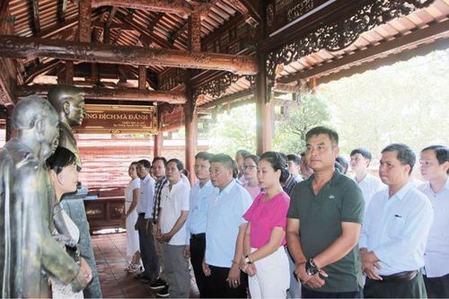 Ứng dụng công nghệ số vào giảng dạy lý luận chính trị
