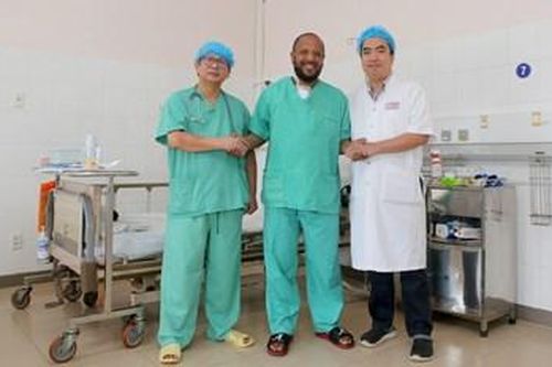 Kích hoạt báo động đỏ, phẫu thuật khẩn cấp cứu bệnh nhân người Mỹ