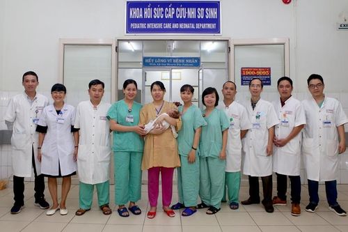 Cứu sống hai trẻ sơ sinh nguy cơ tử vong cao nhờ kỹ thuật lọc máu liên tục