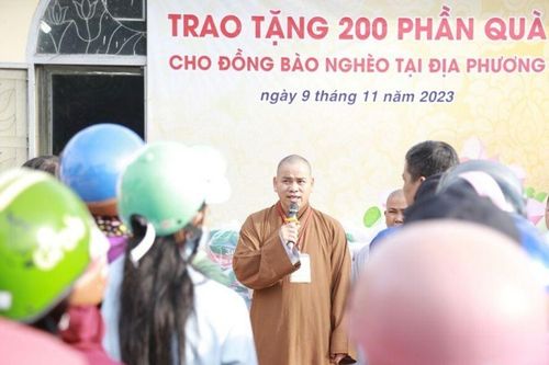 BR-VT: Ban Trị sự Phật giáo tỉnh trao 200 phần quà đến bà con khó khăn