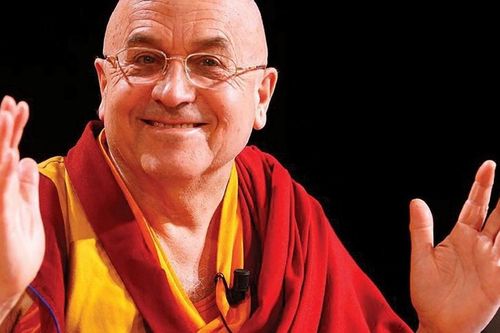 Hành trình tu tập lòng từ của người hạnh phúc nhất thế giới