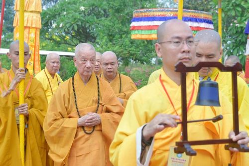 Đức Pháp chủ GHPGVN quang lâm Vạn Phật Quang Đại Tòng Lâm khai thị tại Đại giới đàn Minh Nguyệt