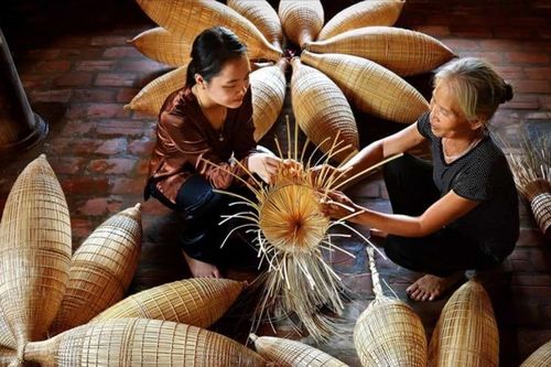Tháo gỡ khó khăn, bảo tồn giá trị các làng nghề