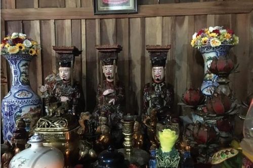 Tam Quan Đại Đế và Chùa Việt