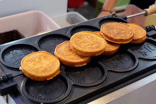 Bánh đồng xu phô mai hết 'hot', chuyên gia hé lộ bí quyết kinh doanh theo trend