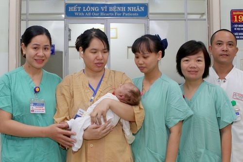 68 giờ lọc máu liên tục cứu trẻ sơ sinh nhiễm trùng huyết khỏi tay 'thần chết'
