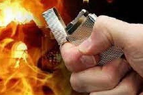 Mẹ chồng hết hồn vì con dâu cũ mang xăng đến nhà đòi tự thiêu