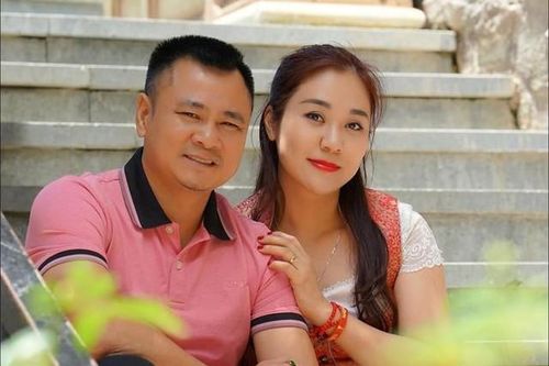 Vợ Đại úy của NSND Tự Long khoe góc ban công treo đàn độc đáo