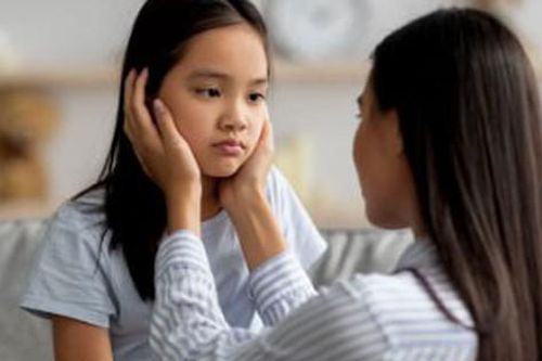 8 kiểu cha mẹ độc hại khiến con cái 'khổ sở' nhưng lại cho đó là hy sinh, trách nhiệm