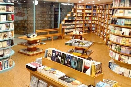 Có những nhà văn lười... đọc sách