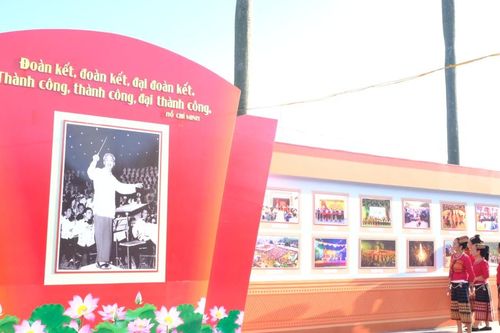 Nghệ An: Trưng bày 100 bức ảnh tư liệu về khối đại đoàn kết dân tộc