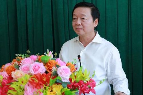 Phó Thủ tướng Trần Hồng Hà chung vui với thầy trò tỉnh Hà Tĩnh nhân Ngày Nhà giáo Việt Nam