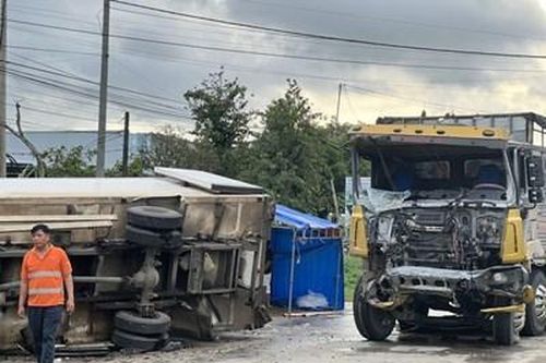 Gia Lai: Hai xe tải đấu đầu, một tài xế tử vong