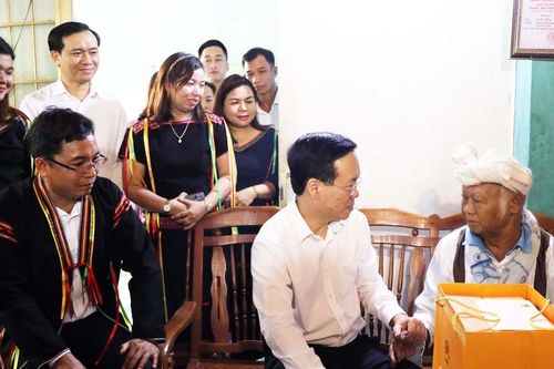 Chủ tịch nước: Sẽ rất buồn nếu người trẻ miền núi không biết đánh cồng chiêng