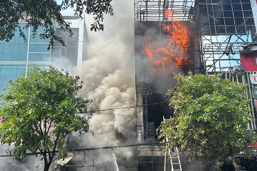 Ba ngôi nhà ở giữa trung tâm TP Buôn Ma Thuột bị 'bà hỏa' thiêu rụi