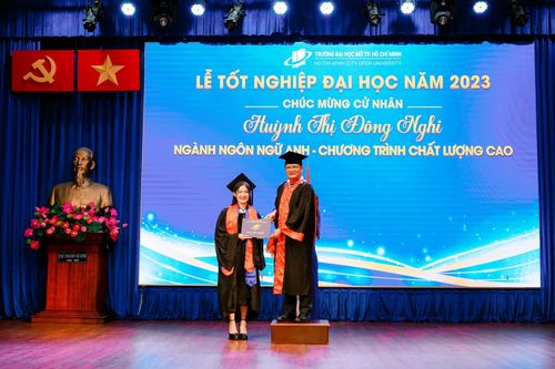 Gần 2.200 tân cử nhân Trường ĐH Mở TPHCM nhận bằng tốt nghiệp