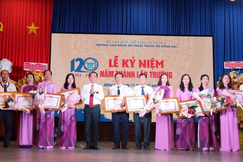 Trường Cao đẳng Mỹ thuật trang trí Đồng Nai kỷ niệm 120 năm thành lập