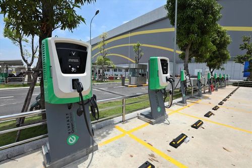 Giải bài toán hạ tầng trạm sạc ô tô điện