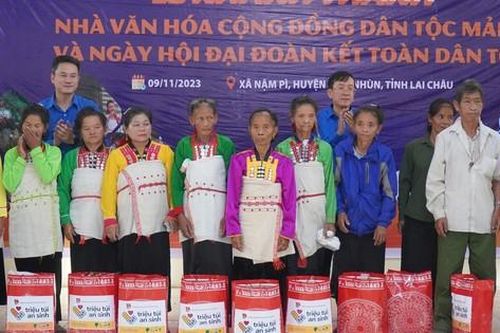 Đồng hành với học sinh và đồng bào dân tộc Mảng ở Lai Châu