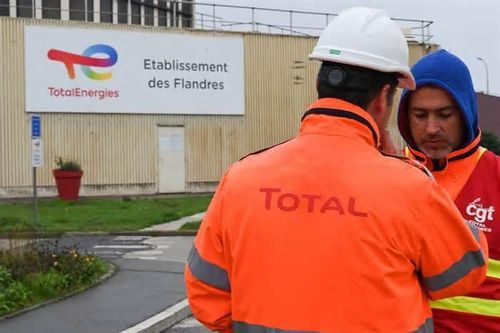 TotalEnergies hỗ trợ nhân viên chuyển dịch năng lượng