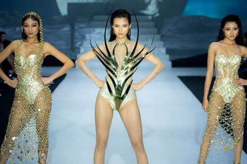 Thiên Trang, Thúy Quỳnh gợi cảm hết cỡ, được 'ưu ái' tại Miss Cosmo Vietnam