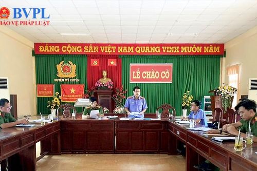 VKSND huyện Mỹ Xuyên phối hợp hướng dẫn, kiểm tra xác minh tin báo của Công an cấp xã