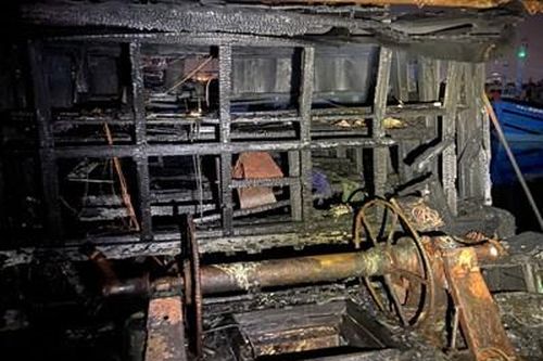 Kịp thời dập tắt vụ cháy tàu cá tại Âu thuyền Thọ Quang