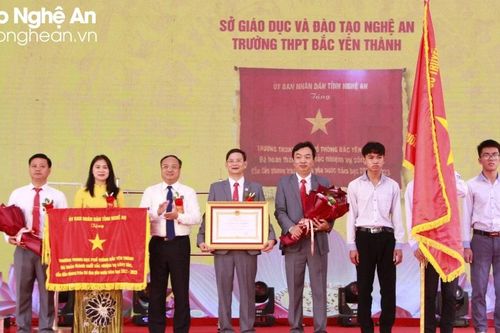 Trường THPT Bắc Yên Thành đón nhận Huân chương Lao động hạng Ba