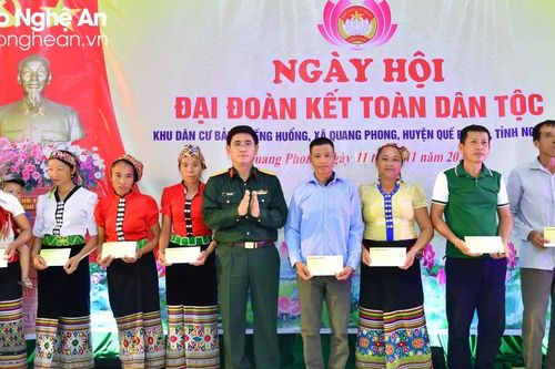 Bản Chiếng Huổng vui Ngày hội Đại đoàn kết