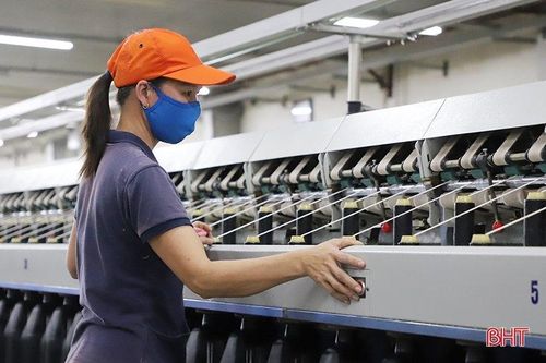 Giá điện tăng, doanh nghiệp, người dân thêm 'nặng gánh'