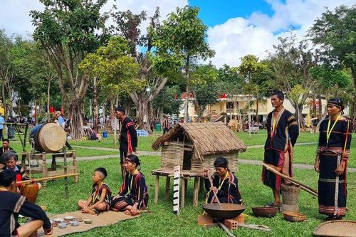 Không gian sinh hoạt văn hóa đồng bào các dân tộc Tây Nguyên