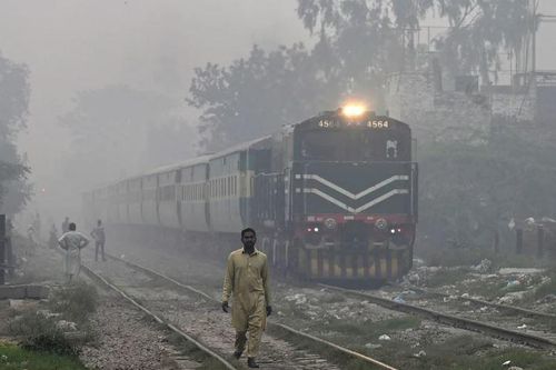 Pakistan: Thành phố 13 triệu dân phải đóng cửa vì không khí độc hại
