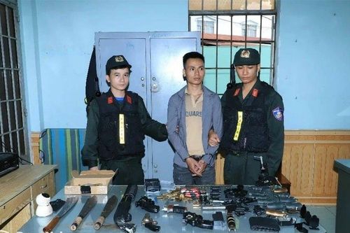 Phát hiện 'lò' sản xuất súng và hung khí nguy hiểm