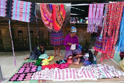 Niềm hy vọng từ giáo dục ở 'điểm nóng' ma túy Pà Cò, Hang Kia
