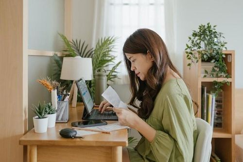 Chuyên gia tài chính: 'Thay vì tích trữ, mọi người nên nghĩ đến việc sử dụng tiền mặt một cách hợp lý'