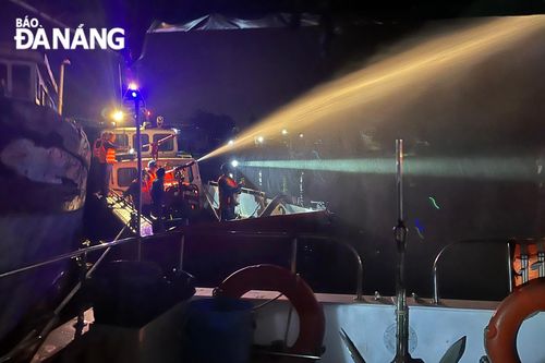 Kịp thời dập tắt tàu cá bị cháy ở âu thuyền Thọ Quang