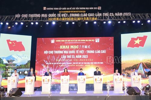 Khai mạc Hội chợ thương mại quốc tế Việt - Trung (Lào Cai) lần thứ 23