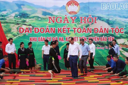 Đồng chí Vũ Xuân Cường, Phó Bí thư Thường trực Tỉnh ủy dự Ngày hội Đại đoàn kết toàn dân tộc tại xã Việt Tiến