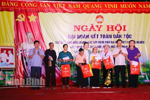 Đồng chí Phó Chủ tịch Ủy ban Trung ương MTTQ Việt Nam dự Ngày hội Đại đoàn kết toàn dân tộc ở bản Ao Lươn