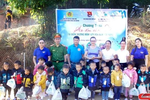 Chương trình 'Áo ấm cho em'
